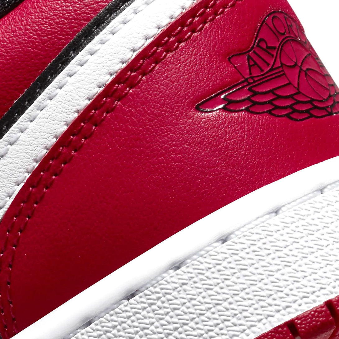 Air Jordan 1 Low GS 'Black Very Berry'- Streetwear Fashion - lacezy.com