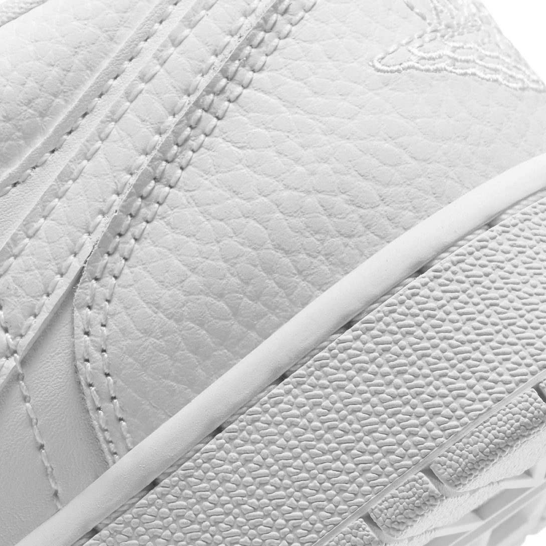 Air Jordan 1 Low GS 'Triple White'- Streetwear Fashion - lacezy.com