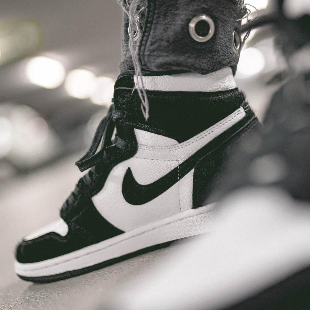 Air Jordan 1 Mid Black White Womens- Streetwear Fashion - lacezy.com