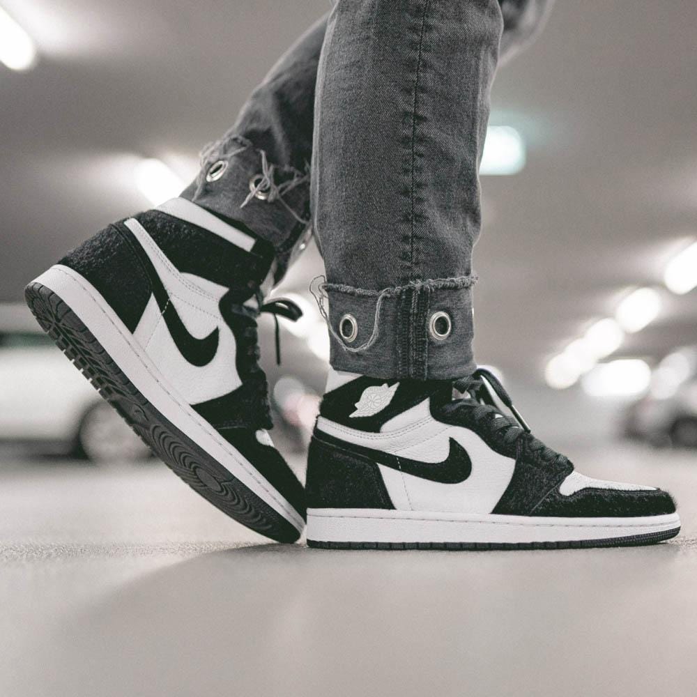 Air Jordan 1 Mid Black White Womens- Streetwear Fashion - lacezy.com