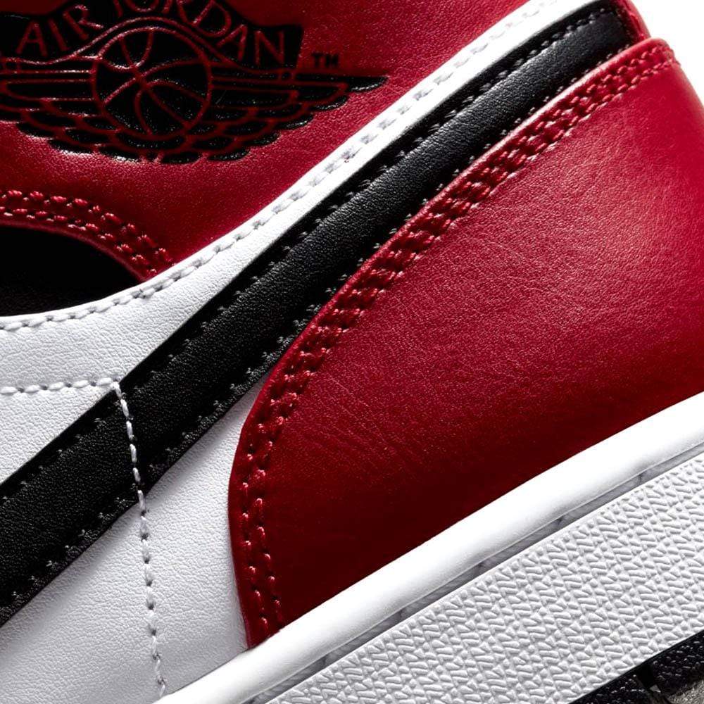 Air Jordan 1 Mid 'Chicago Black Toe'- Streetwear Fashion - lacezy.com