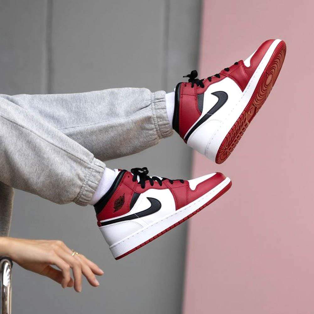 Air Jordan 1 Mid GS Chicago- Streetwear Fashion - lacezy.com