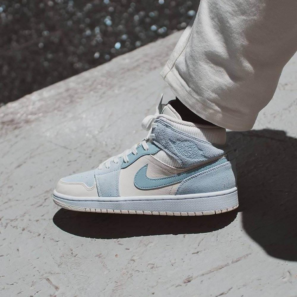 Air Jordan 1 Mid SE 'Sail Light Blue'- Streetwear Fashion - lacezy.com