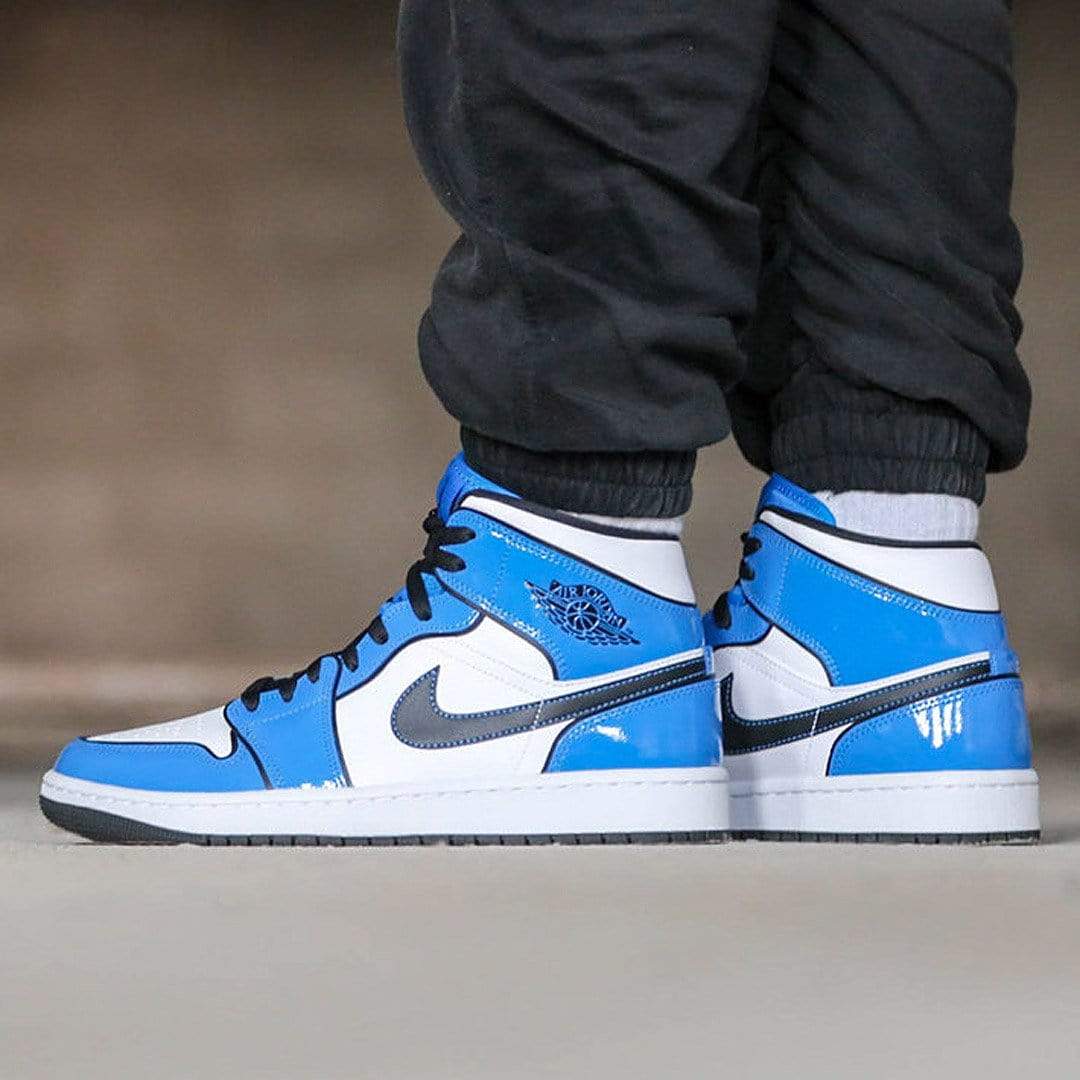 Air Jordan 1 Mid SE 'Signal Blue'- Streetwear Fashion - lacezy.com