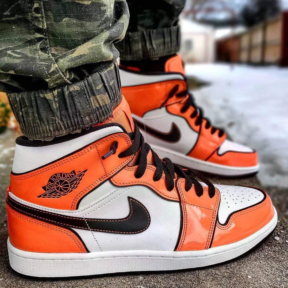 Air Jordan 1 Mid SE 'Turf Orange'- Streetwear Fashion - lacezy.com