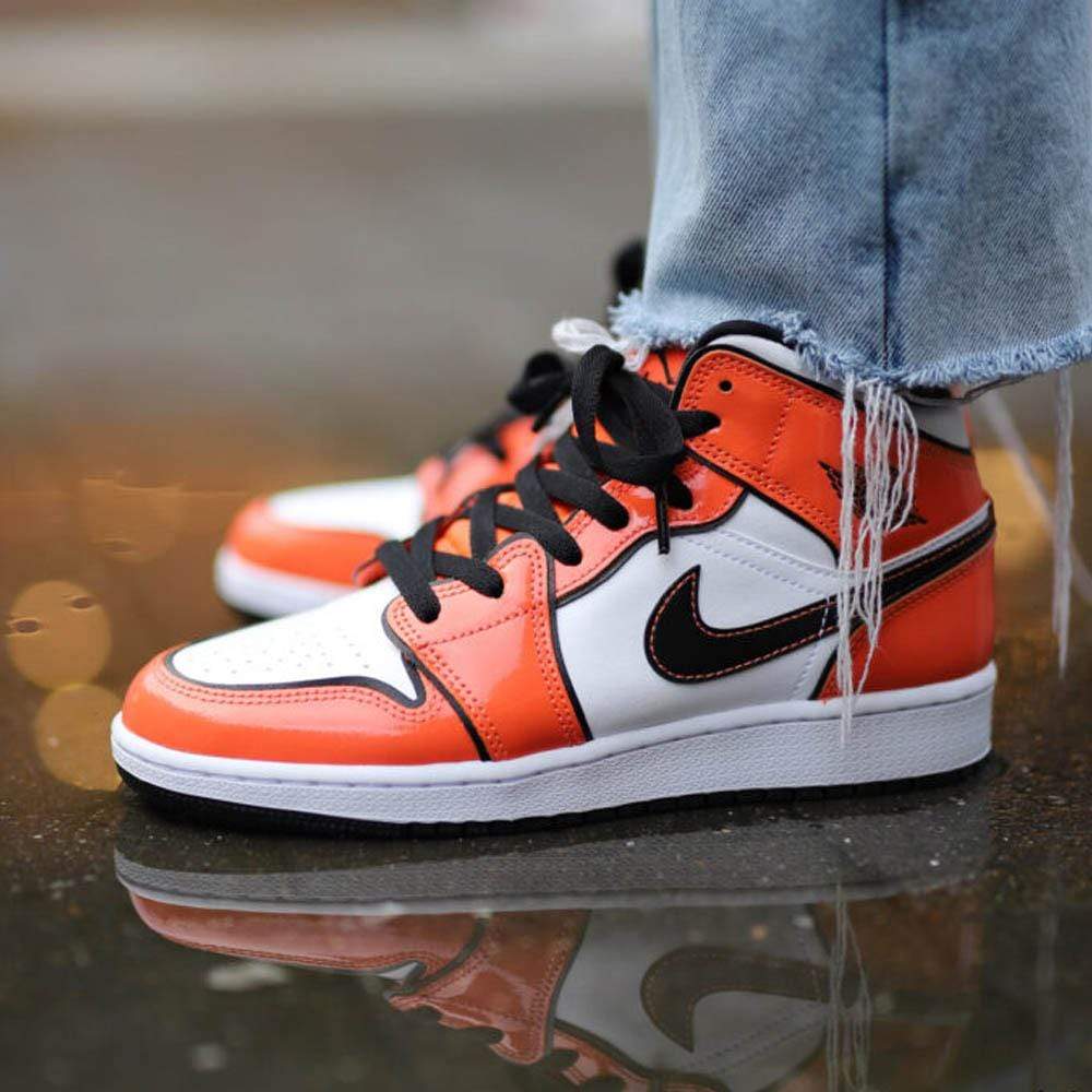 Air Jordan 1 Mid SE 'Turf Orange'- Streetwear Fashion - lacezy.com