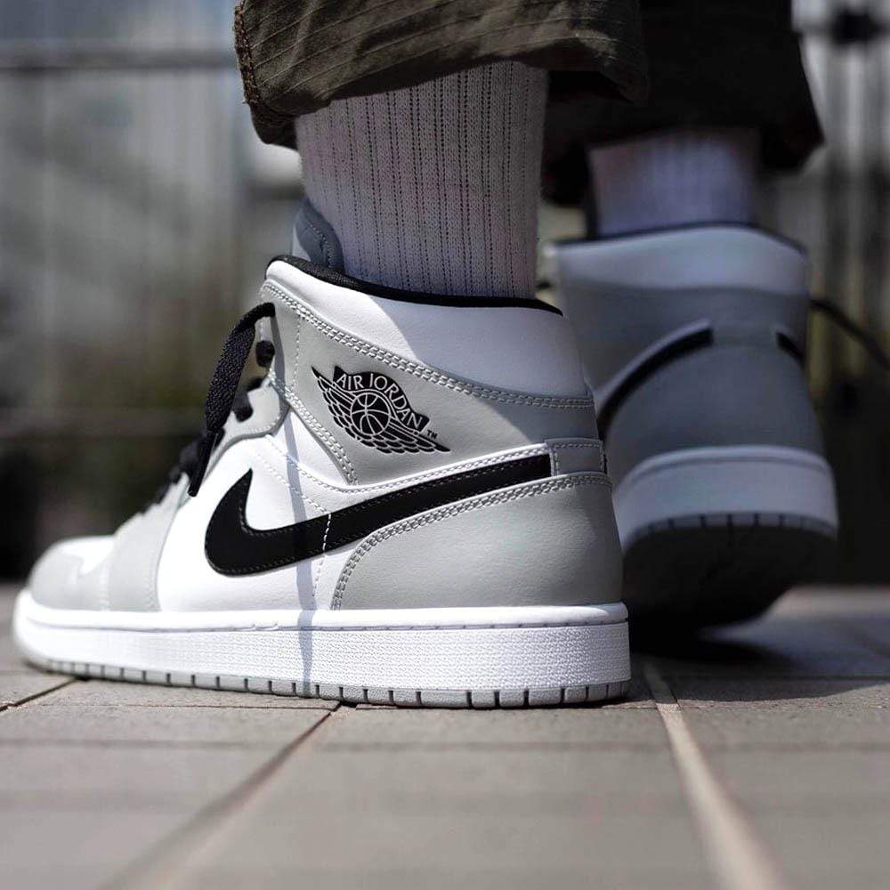 Air Jordan 1 Mid 'Smoke Grey'- Streetwear Fashion - lacezy.com