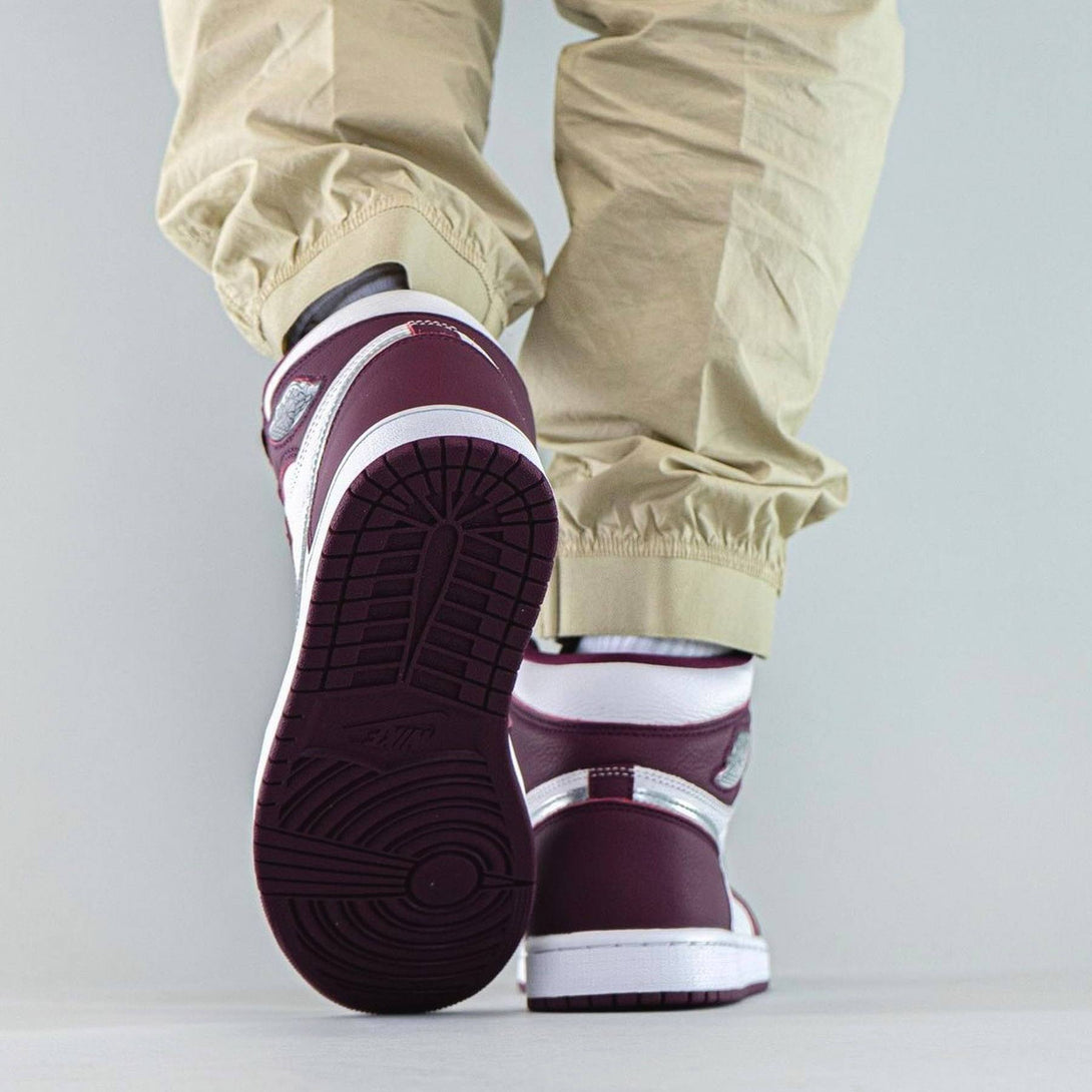 Air Jordan 1 Retro High OG 'Bordeaux'- Streetwear Fashion - lacezy.com