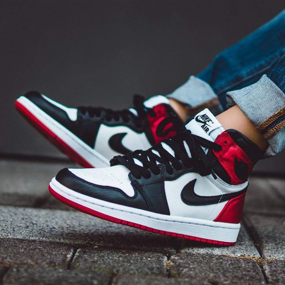 Air Jordan 1 Wmns Retro High 'Satin Black Toe'- Streetwear Fashion - lacezy.com