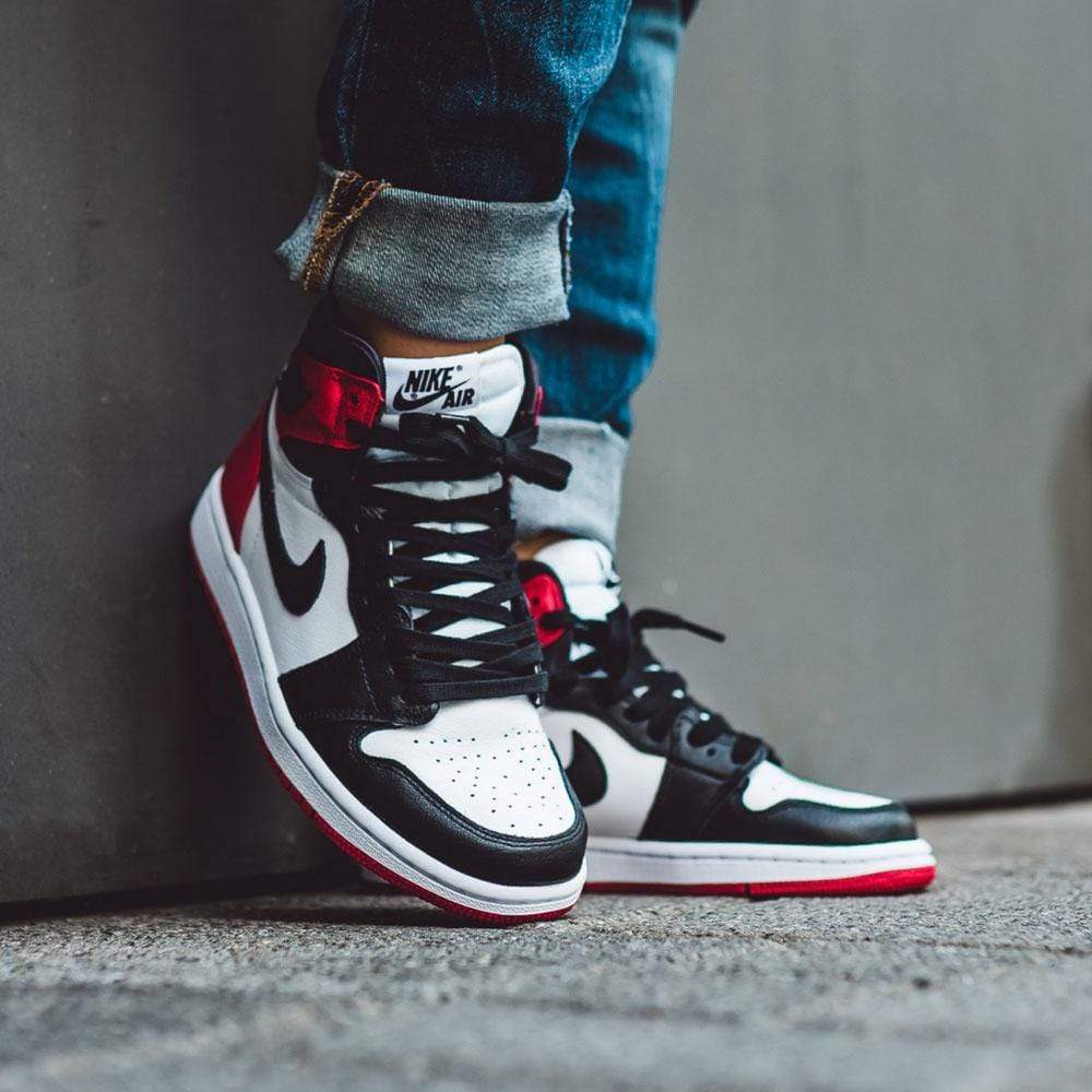 Air Jordan 1 Wmns Retro High 'Satin Black Toe'- Streetwear Fashion - lacezy.com