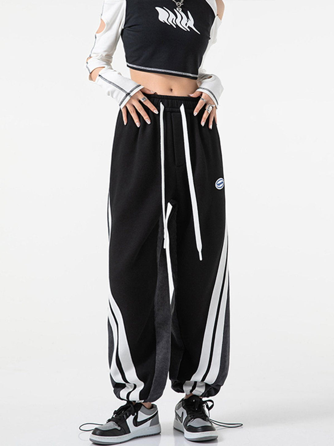 Lacezy - Contrast Corduroy Sweatpants- Streetwear Fashion - lacezy.com