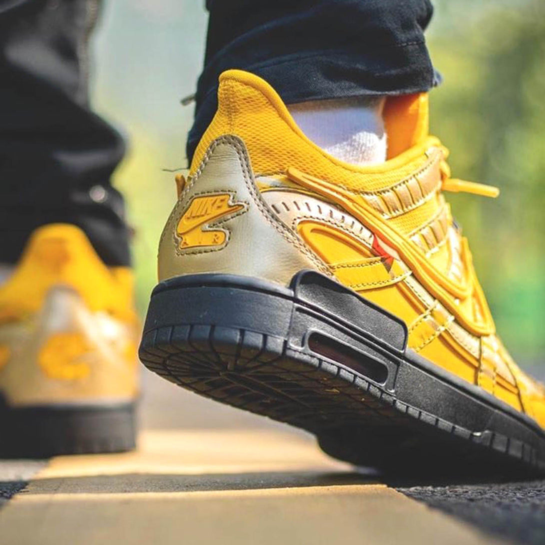 Off-White x Nike Air Rubber Dunk 'University Gold'- Streetwear Fashion - lacezy.com